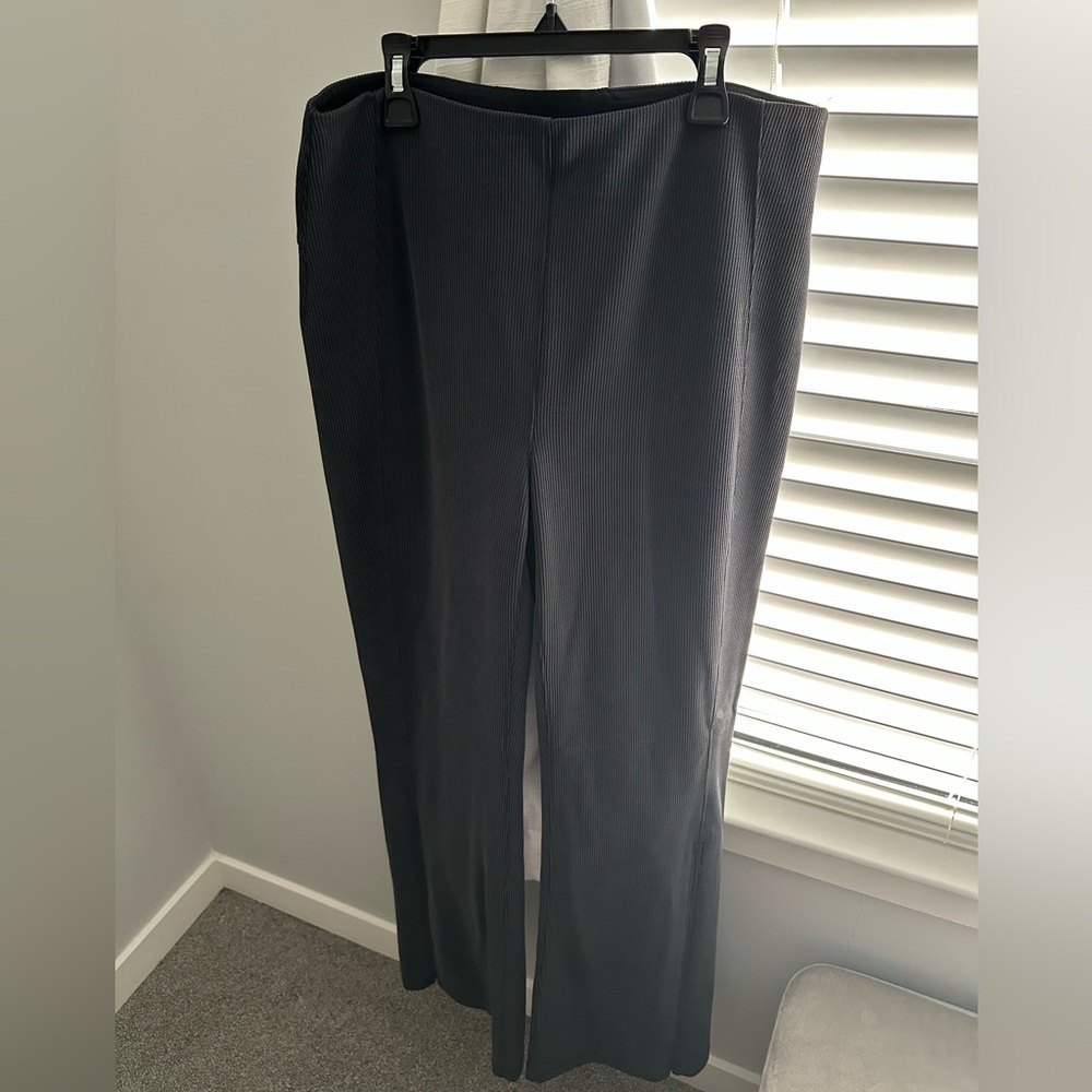 Lululemon Charcoal Pant with Flair zipper